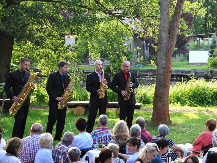 Klarinettenklänge und Saxophonmusik an den Ufern der Spree