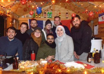 Studentischer Weihnachtsmarkt bezauberte mit kultureller Vielfalt