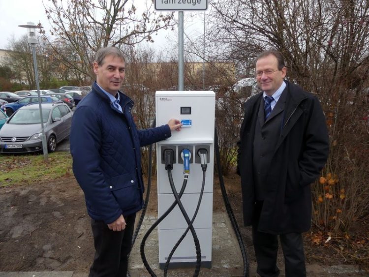 Eisenhüttenstadt nimmt Elektroladesäule in Betrieb