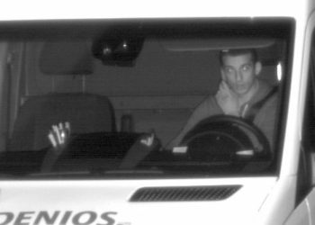 Transporterdieb wird geblitzt. Polizei fahndet mit Foto nach Unbekanntem