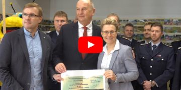 Übergabe Förderscheck Ministerpräsident Dietmar Woidke an Feuerwehr Limberg