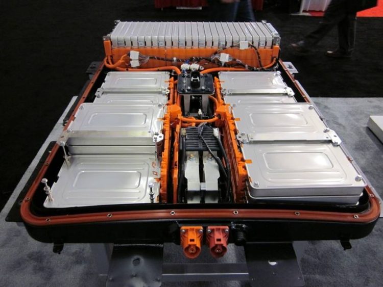 Gereon Meyer, Wikipedia: https://de.wikipedia.org/wiki/Datei:Battery-Pack-Leaf.jpg