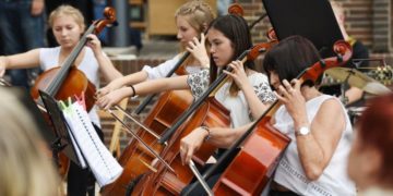 Frühlingskonzert mit zwei Orchestern in der Oberkirche