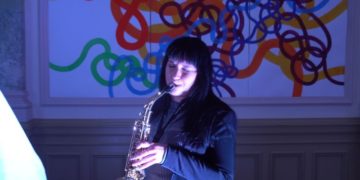 Solo-Musikerin Marie-Joana in der Lichtgalerie Cottbus