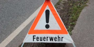 Brand in Frankfurter Wohnung. Wohnwagendieb rammt Polizeiauto