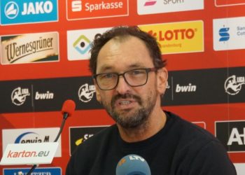 FCE: Großaspach vor Augen. Wollitz bleibt auch im Abstiegsfall