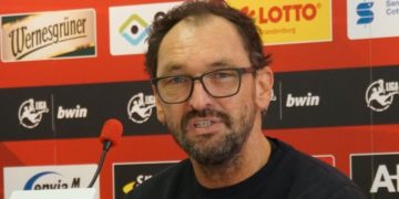 FCE: Großaspach vor Augen. Wollitz bleibt auch im Abstiegsfall