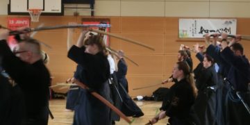 Zischende Schwerter in der „Städtischen Turnhalle“ Cottbus