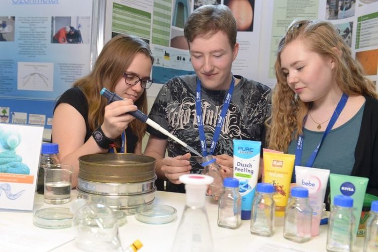 34 Projekte beim brandenburgischen Landesfinale „Jugend forscht“ in Schwarzheide