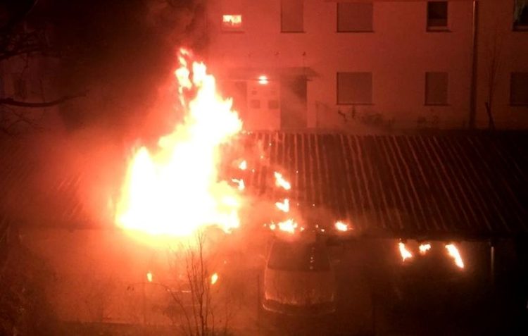 13 Autos brannten in der Cottbuser Breitscheidstraße