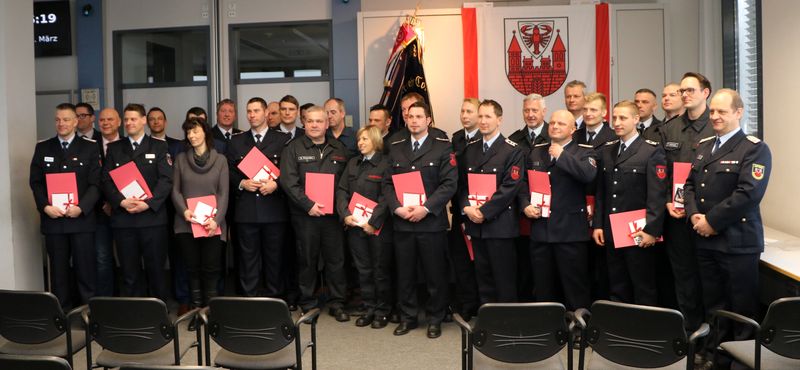 Beförderte Feuerwehrleute in Cottbus