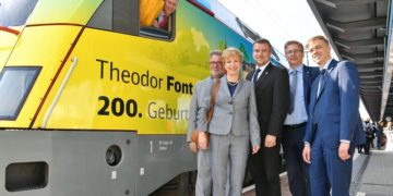 RE1-Lok wirbt für "Theodor Fontane" Jubiläum