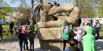 Cottbuser Spreemeile fertig gestellt. Kletterfelsen eingeweiht