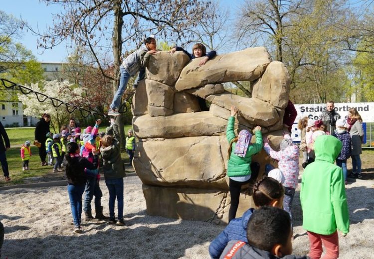 Cottbuser Spreemeile fertig gestellt. Kletterfelsen eingeweiht