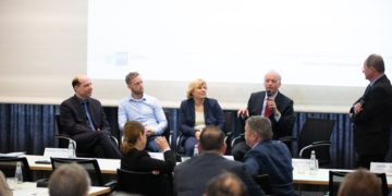 Südbrandenburger Breitbandausbau: Schaufeln in Aktion, statt Scheckübergaben