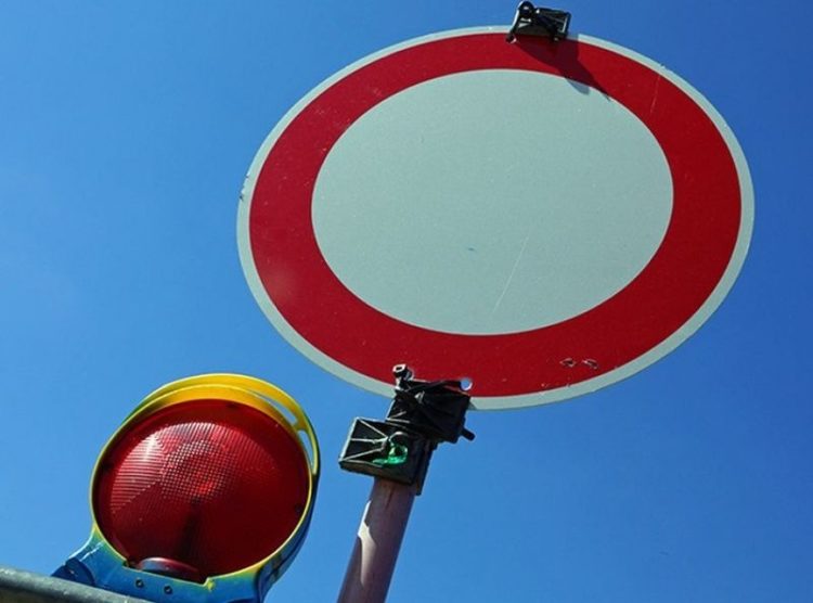 Eisenhüttenstadts Bürger ignorieren Absperrungen an Diehloer Fußgängerbrücke