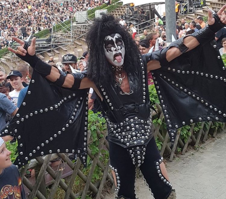 Kiss-Fan bei der Abschiedstour 2019 in Berlin
