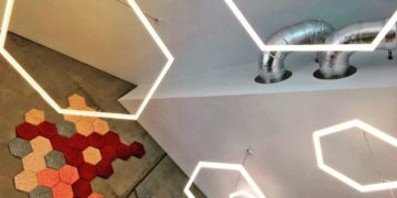 Leuchtende Bienenwaben aus Cottbus. Leuchtstoff für Designpreis nominiert