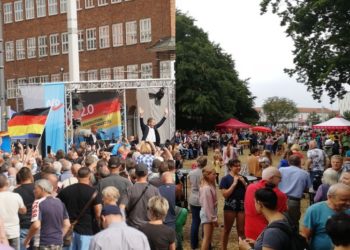 Links: Wahlkampfauftakt AfD in Cottbus, rechts: Bürgerfest im Puschkinpark