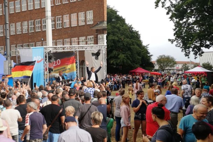 Links: Wahlkampfauftakt AfD in Cottbus, rechts: Bürgerfest im Puschkinpark