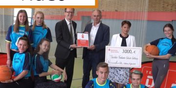 Übergabe Sportabzeichen Sparkasse Spree-Neiße an Theodor-Fontane-Schule Cottbus