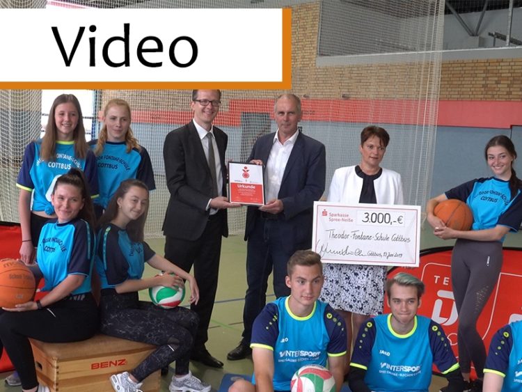 Übergabe Sportabzeichen Sparkasse Spree-Neiße an Theodor-Fontane-Schule Cottbus