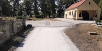 Pflasterarbeiten auf dem Friedhof Hosena beendet