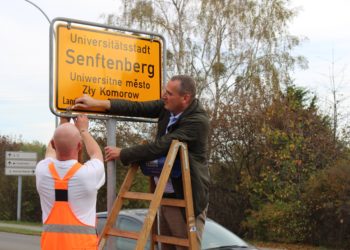 "Universitätsstadt" Senftenberg auf Ortstafeln