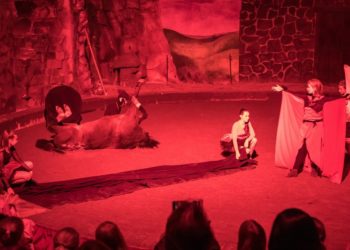 11. Halloweenshow der Ompahs Kunstreiter mit Zauberern und Kürbisgeist