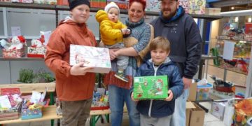 Spree Galerie Cottbus: Weihnachtspäckchen packen für Kinder in Not