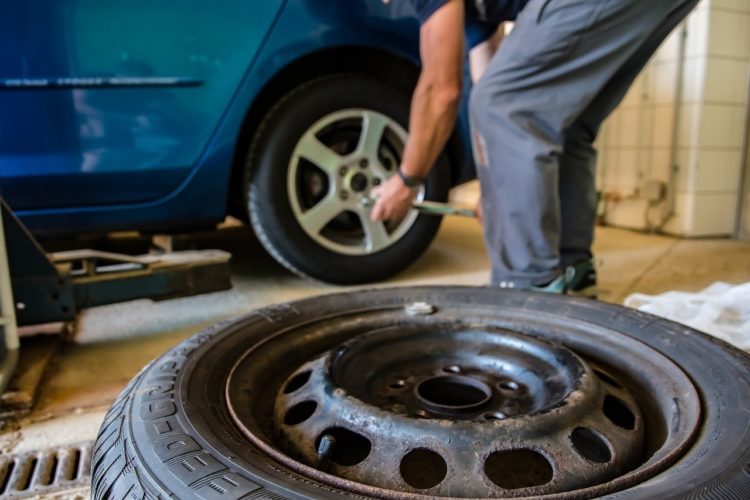 Erster Frost. ADAC rät zum Wechsel auf Winterreifen