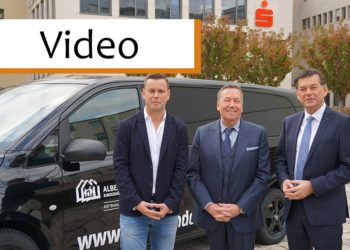 Übergabe Transporter_Sparkasse Spree-Neiße an Albert-Schweitzer-Familienwerk Brandenburg mit Roland Kaiser