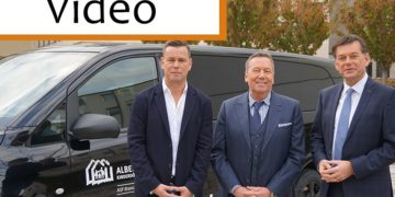 Übergabe Transporter_Sparkasse Spree-Neiße an Albert-Schweitzer-Familienwerk Brandenburg mit Roland Kaiser