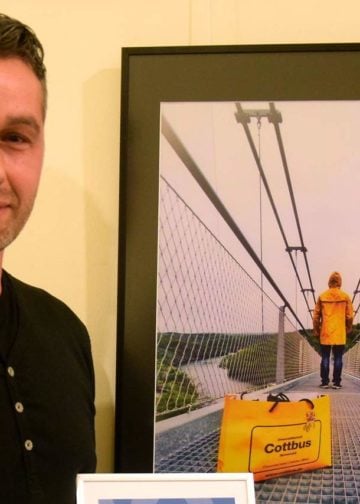 Daniel Hillebrandt : "Cottbus weltweit" an der Hängebrücke