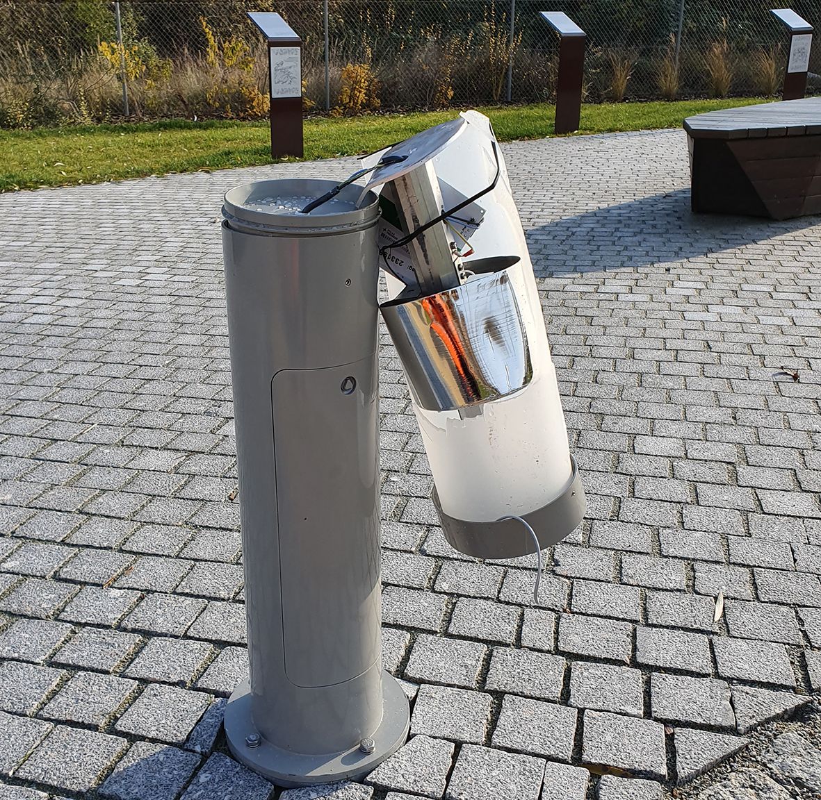 Zerstörte LED Stele am Spielplatz Spreewaldreich in Lübbenau