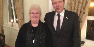 Geld für Weihnachtskarten ging an Vereine in Elbe-Elster