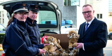 Brandenburger Polizei bekommt 2.000 neue Tröstebären für Kinder