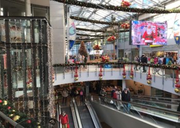 Einpackservice und Kinderkarussell in der Spree Galerie Cottbus