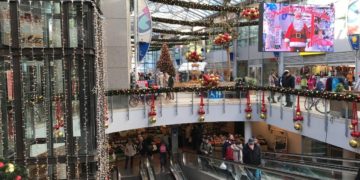 Einpackservice und Kinderkarussell in der Spree Galerie Cottbus