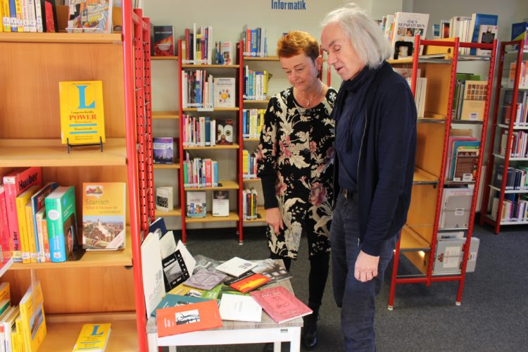 Lausitzer Literatursammlung erweitert. Bücher und Hörbücher übergeben