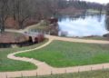 Sanierte Wege um die Landpyramide im Branitzer Park wieder begehbar