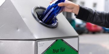 Nicht alles passt ins Altglas!