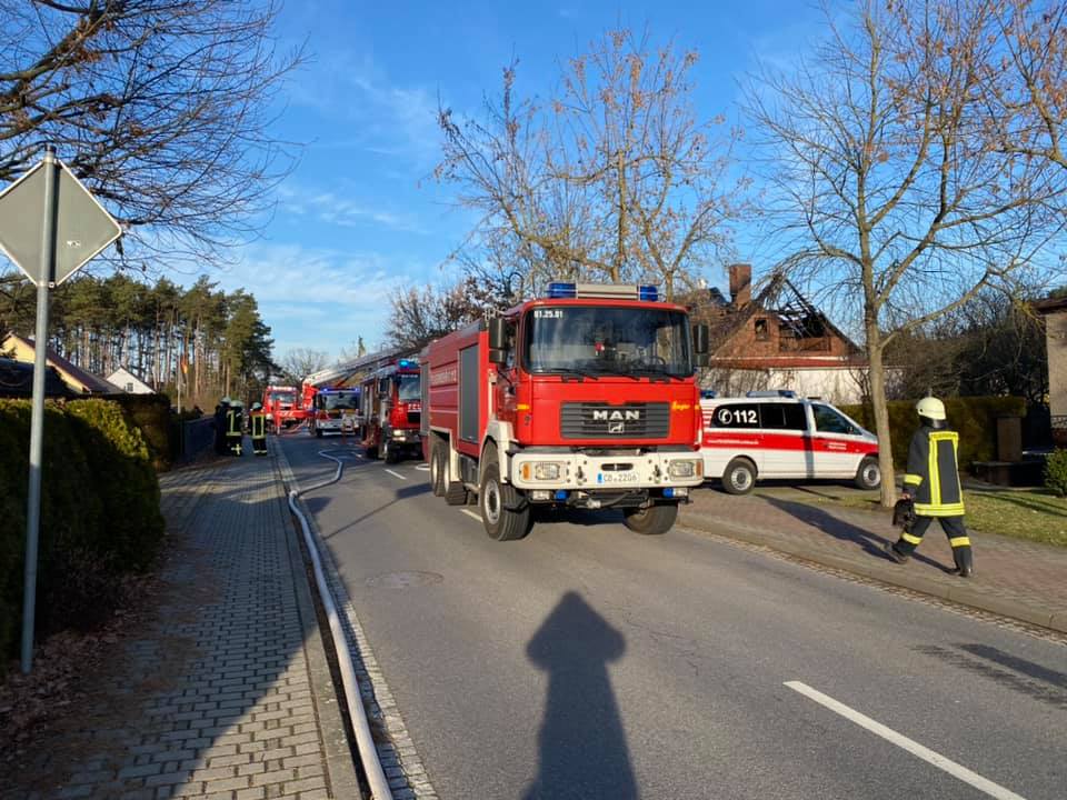 Dachstuhlbrand in Cottbus-Gallinchen; Foto: Freiwillige Feuerwehr Groß Gaglow