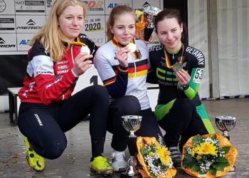 Judith Krahl (mitte) mit Emma Eydt (links, Platz 2) und Nina Küderle (rechts, Platz 3)