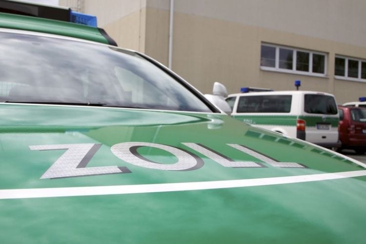 Zoll beschlagnahmt über 300.000 Zigaretten in Frankfurt (Oder)