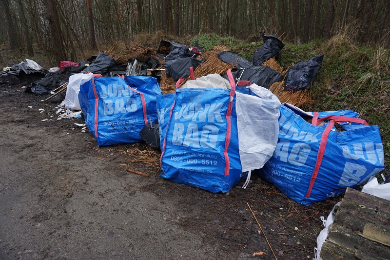 Wellasbest, Teerpappe und Bauschutt bei Friedersdorf