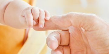 Kein Bezahldienst notwendig. Antrag auf Kindergeld bei der Familienkasse ist kostenlos