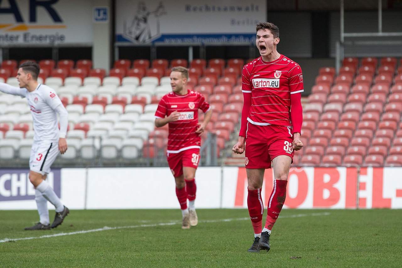 FC Energie Cottbus Stürmer Morit Broschinski erzielte das 1:0 gegen Optik Rathenow; Foto: Christiane Weiland