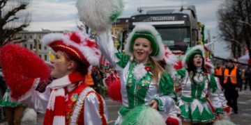 Zug der fröhlichen Leute in Cottbus_Archiv