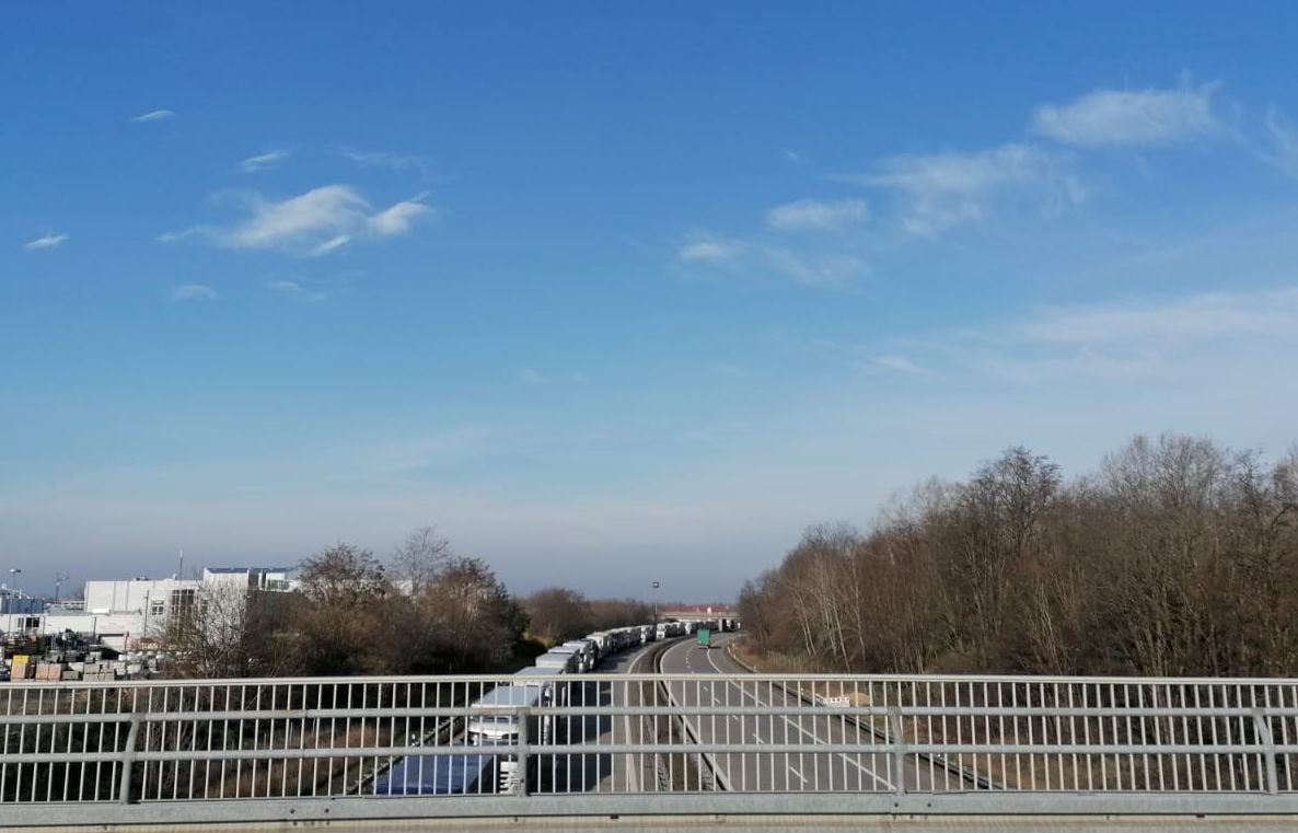 Grenzstau von Polen auf der A15 bis Cottbus-West Grenzstau von Polen auf der A15 bis Cottbus-West